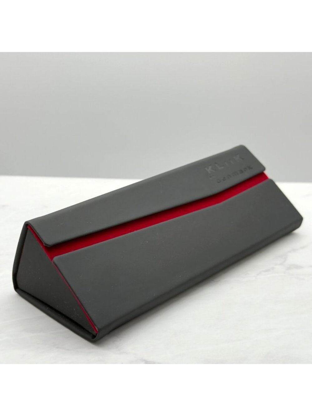 Kliik Denmark Black Tri Fold Triangle Shape Case Red Inner Lining Cleaning Cloth